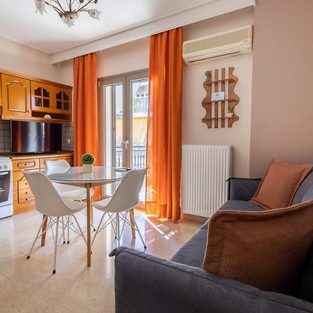 Your Cozy Six Street Apartment Larissa Esterno foto