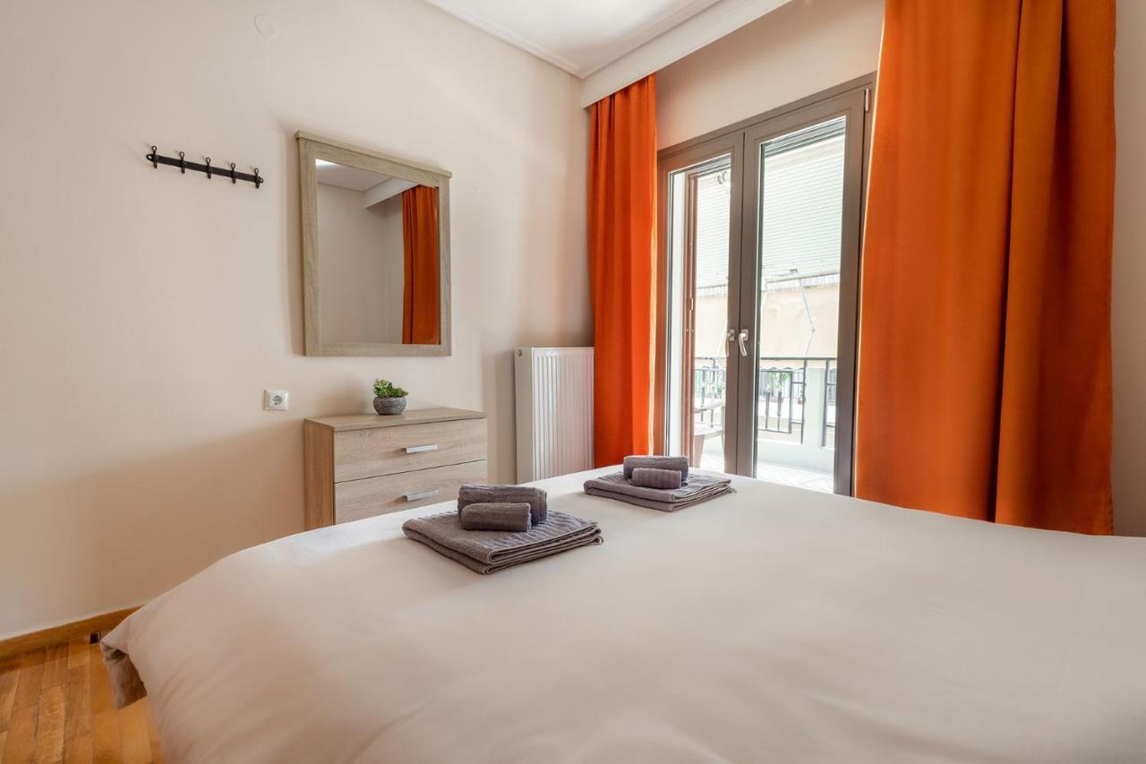 Your Cozy Six Street Apartment Larissa Esterno foto