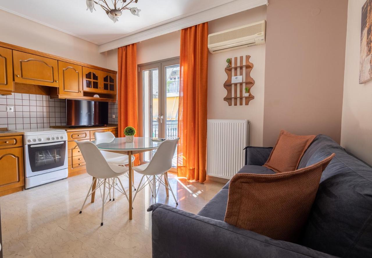 Your Cozy Six Street Apartment Larissa Esterno foto